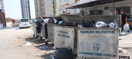Mahalleliden belediyeye protesto: Çöpleri kendi elleriyle topladılar