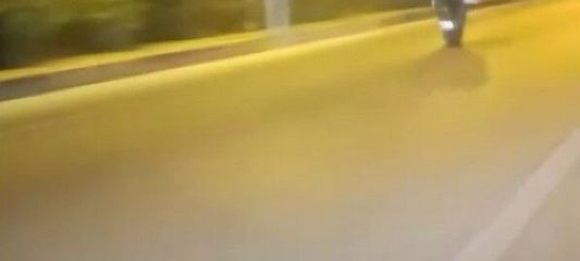 Sosyal medya şovu uğruna trafiği birbirine katan motosikletliler kamerada