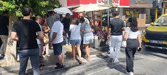 Yayaya yol veren araçların arasından geldi, yayaya çarpıp kaçtı