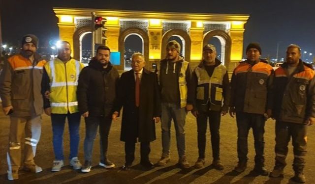 Kayseri'de Üniversite Kavşağı'nda gece mesaisi