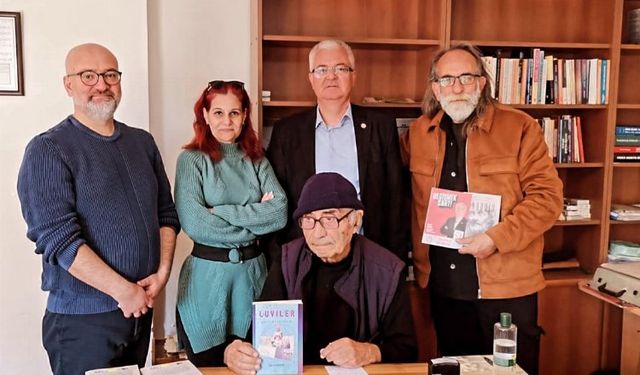 TİP yöneticileri Karşıyakalı Yazar Zeki Büyüktanır’ı ziyaret etti