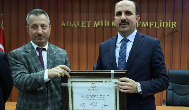 Konya'da Başkan Altay mazbatasını aldı
