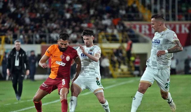 Trendyol Süper Lig: Alanyaspor: 0 - Galatasaray: 0  (İlk yarı)