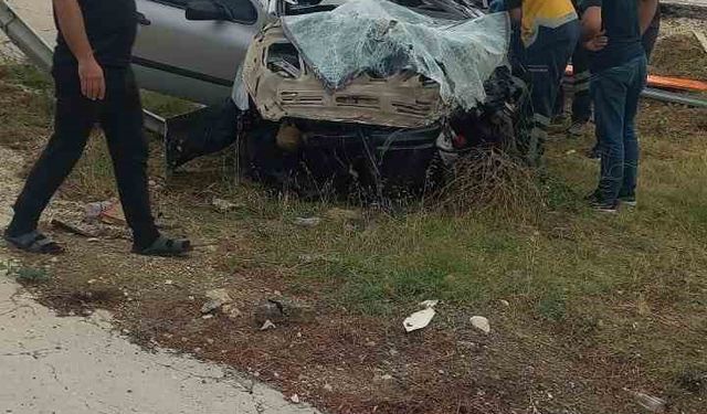 Isparta’da otomobil kamyona arkadan çarptı: 2 ölü