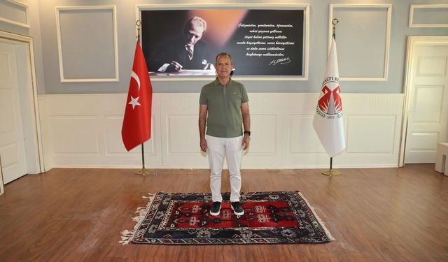 Antalya’da belediye başkanının makam koltuğu ve masası haczedildi