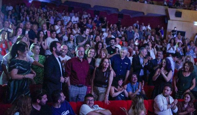 Altın Portakal’da prömiyeri yapılan “Mukadderat” dakikalarca alkışlandı