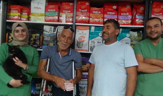 Balık pişirirken 60 bin TL ödülle aranan kedi ayağına geldi