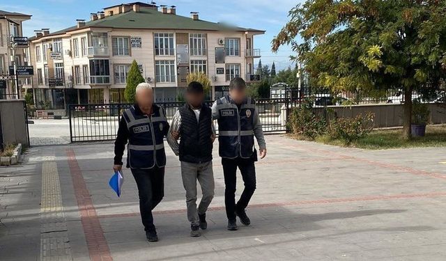 Burdur’da anahtarı üzerinde unutulan park halindeki aracı çalan şüpheli tutuklandı