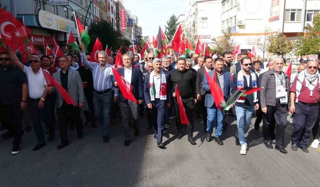 Isparta’da Gazze işgalinin 1’inci yıl dönümünde protesto yürüyüşü düzenlendi