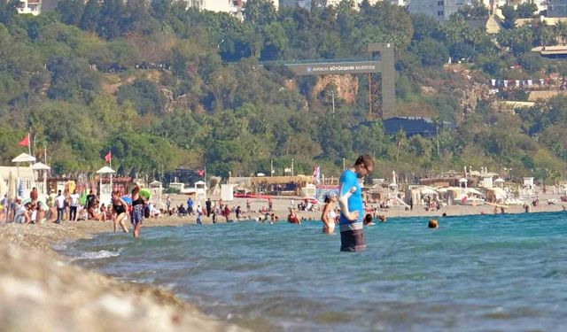 Antalya’da deniz suyu sıcaklığı, hava sıcaklığını yakaladı