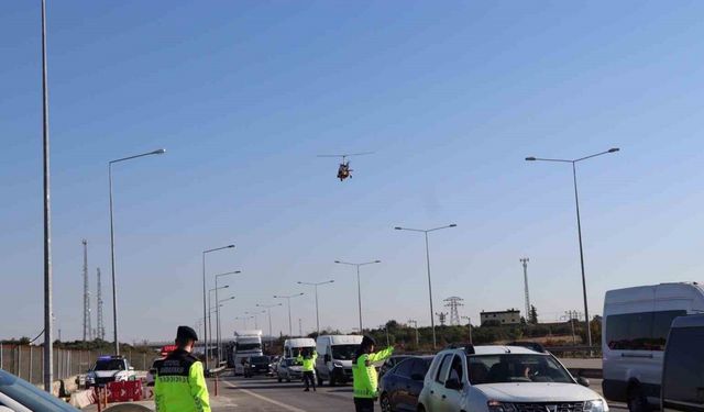 Jandarmanın havadaki gözü ’cayrokopter’ ile otoyolda denetim