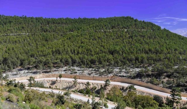 Kırsal mahallelerde yol genişletme çalışmaları sürüyor