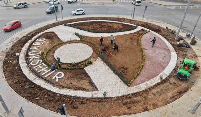 Kahramanmaraş Büyükşehir Belediyesi kavşakları güzelleştiriyor