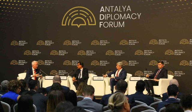Antalya’da zorunlu göç masaya yatırıldı: "Çocuklar umudunu yitiriyor, geri dönüş güvenliğe bağlı"