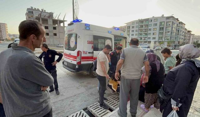 Ayağı mazgala sıkışan kadın zor anlar yaşadı