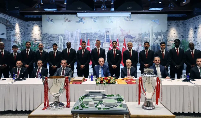 Cumhurbaşkanı Erdoğan, Süper Lig Şampiyonu Galatasaray’ı ağırladı