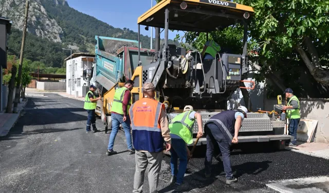 Manisa Büyükşehir'den mahallelerde asfalt atağı