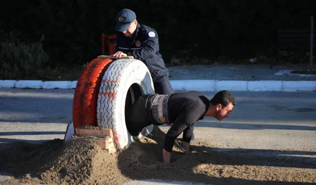 Muğla'da itfaiye adayları istihdam için ter döktü