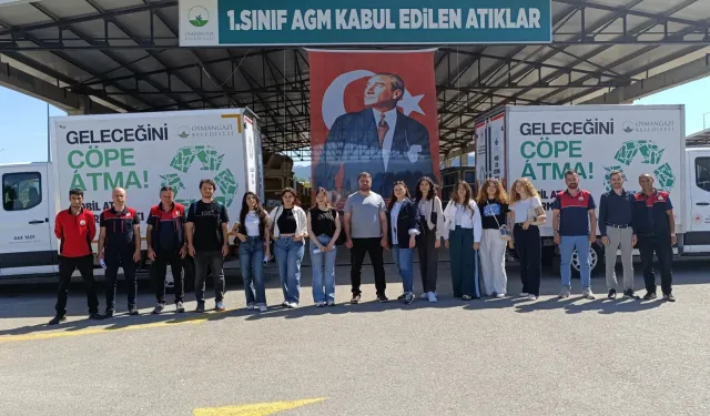 Öğrenciler kapı kapı dolaşılarak halka çevre bilinci kazandırıyor