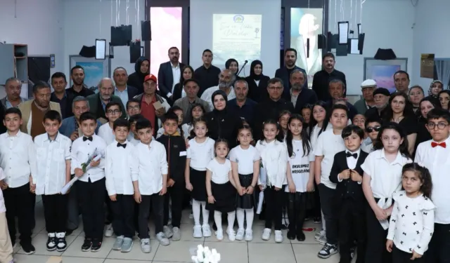 Sivaslı öğrenciler dede ve ninelerini ağırladı