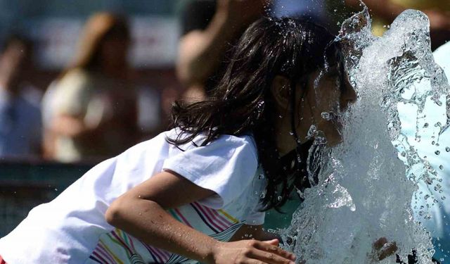 Adana’da sıcak hava bunaltacak