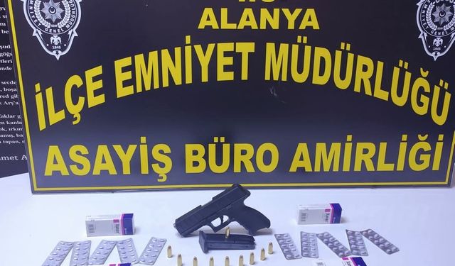 Alanya’da ruhsatsız silah ve uyuşturucu hap ele geçirildi