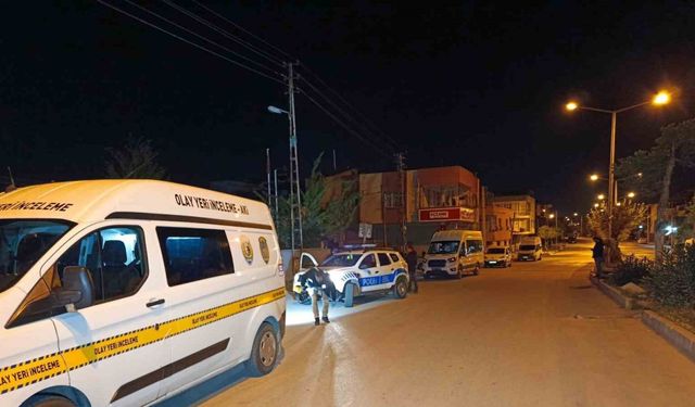 Annesi kayıp sanıyordu, arkadaşını bıçaklayıp kaçmış