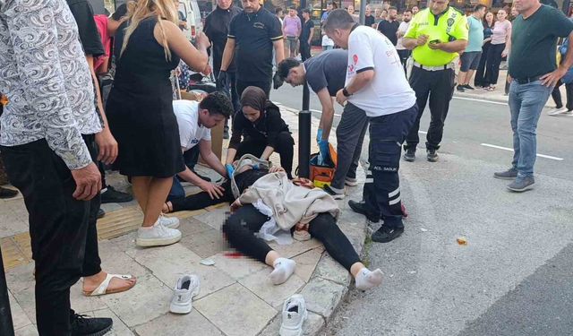 Antalya’da ters yönden çıkan otel servisi ile motosiklet çarpıştı: 1 ölü