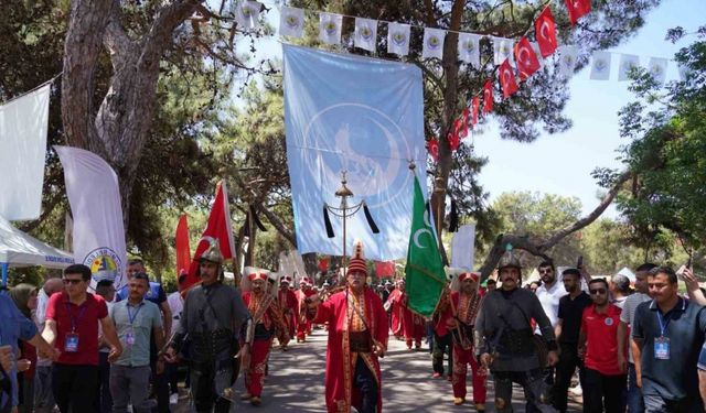 Binlerce kişi geldi: Geleneksel Türkmen Şöleni coşkulu geçti