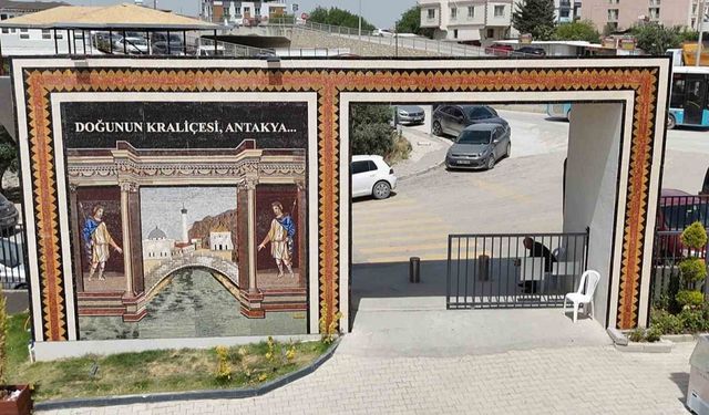 Binlerce mozaik taşını 140 günde ilmik ilmik işleyerek Doğu’nun Kraliçesi Antakya’yı ortaya çıkardı