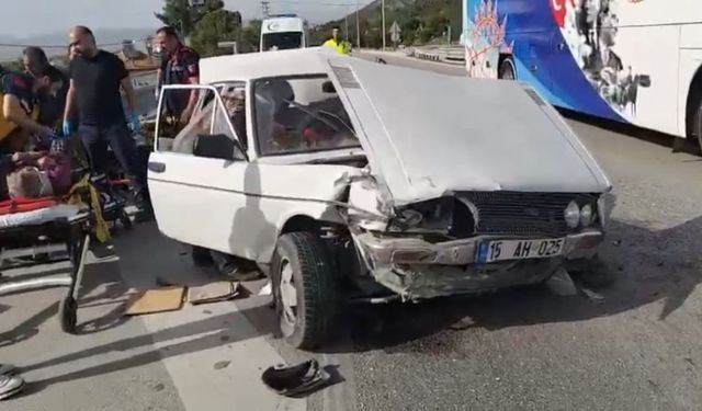 Burdurlu gazeteci ve ailesi trafik kazasında yaralandı