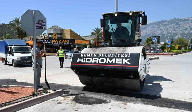Elektrik altyapısı yenilenen Kemer’de yollar asfaltlanıyor