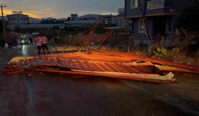Gazipaşa’da hortum seraları vurdu, çatıları uçurdu