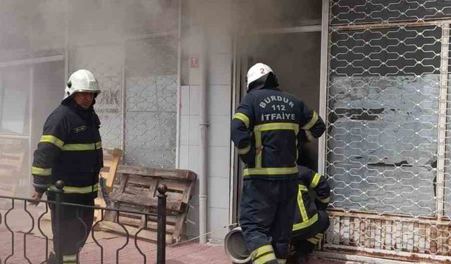 İmalathanede çıkan yangında 25 kilo kahve ve kavurma makinesi zarar gördü
