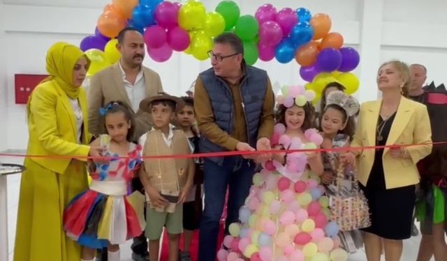 İskenderun’da öğrencilerin geri dönüşüm defilesi beğeni topladı