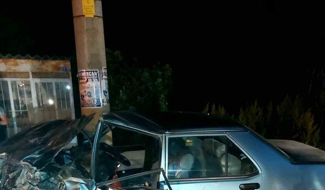 Isparta’da iki otomobil kafa kafaya çarpıştı: 4 yaralı