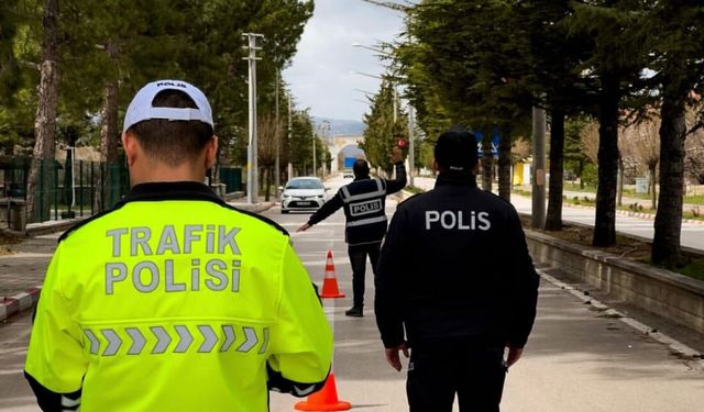 Isparta’da kurallara uymadığı tespit edilen 83 araca cezai işlem