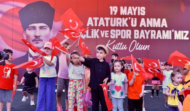 Kepez Belediyesi, "Sahne Senin" etkinliğiyle gençlere fırsat verdi