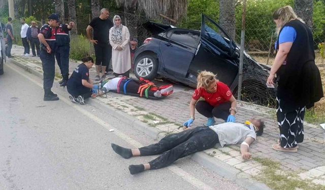 Kontrolden çıktı karşı şeride geçip palmiyeye çarptı: 2 yaralı