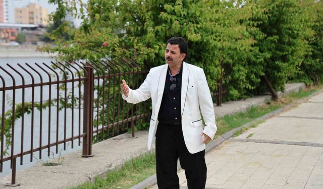 Konuşma bozukluğu olan şarkıcı sosyal medyada popüler oldu