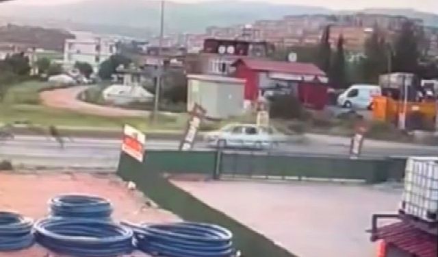 Motosiklet savruldu, sürücü ağır yaralandı: O anlar kamerada