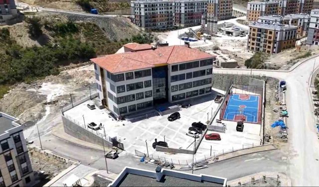 Orhanlı afet konutlarında inşa edilen ilkokul ve ortaokulda sona gelindi
