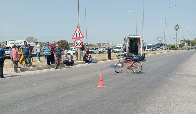 Otomobilin çarptığı bisikletli hayatını kaybetti
