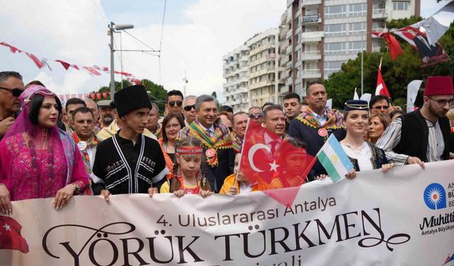 Uluslararası Yörük Türkmen Festivali ‘Yörük Göçü’yle açıldı, Antalya renk cümbüşüne döndü