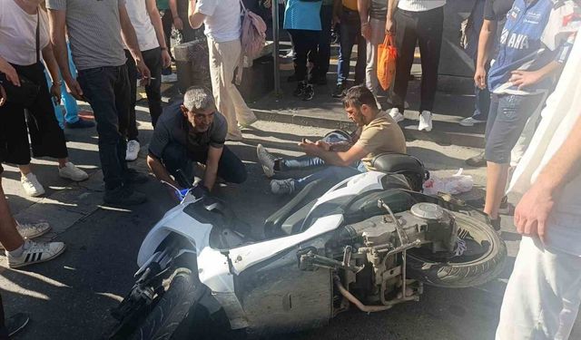 Yaya geçidinde motosikletler çarpıştı: 3 yaralı
