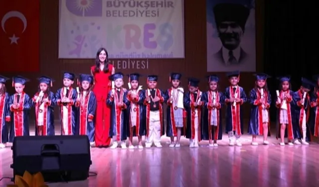 Antalya'da Kumlucalı miniklerden mezuniyet kutlaması 