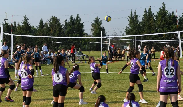 Bursa Osmangazi’de kız çocukları için Mini Voleybol Şenliği