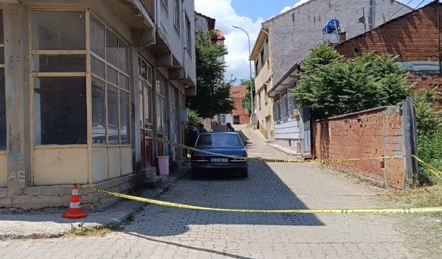 Pazaryeri'nde emekli öğretmen balkondan düşerek ağır yaralandı