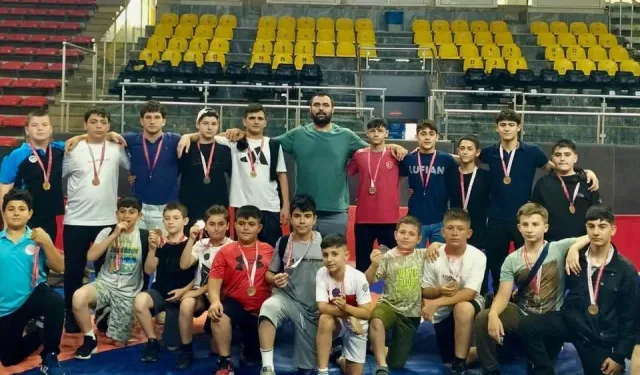 Sakarya'da Büyükşehir güreşçileri Türkiye Şampiyonası yolunda