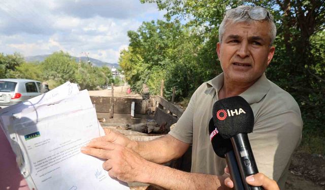 Adana’da belediyenin arazisinde açtığı yolun 4 metresini kapattı
